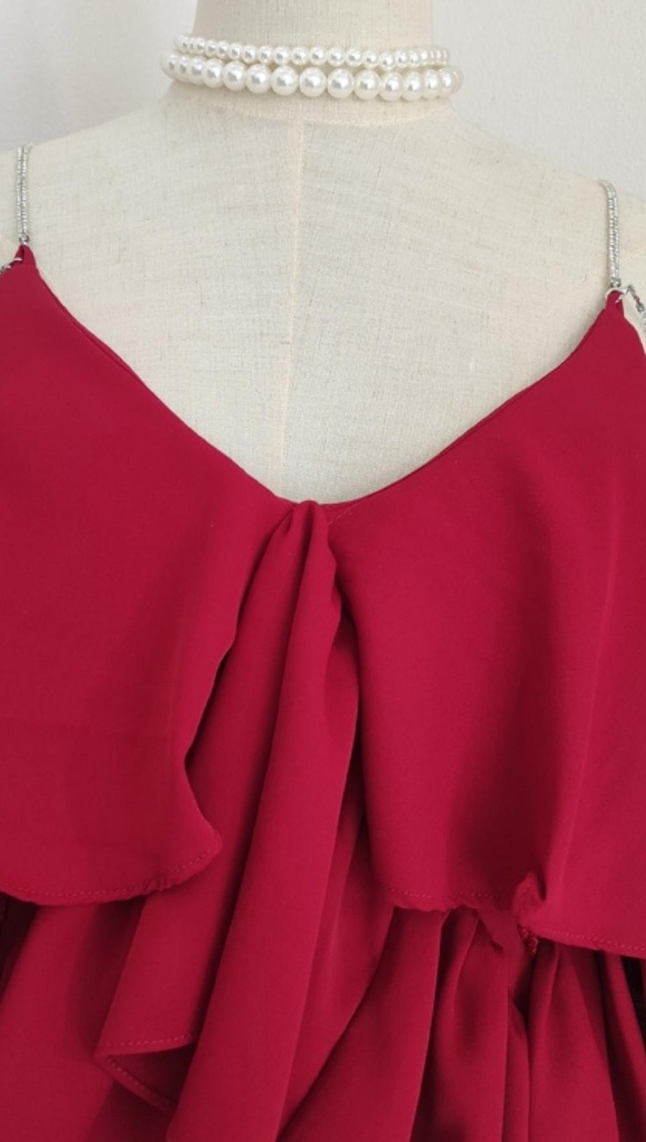 V NECK SLEEVELESS MINI DRESS IN RED