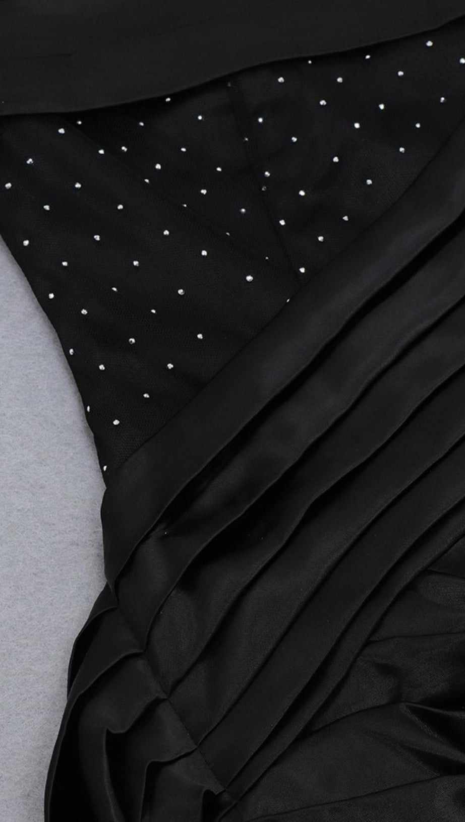 STRAPLESS MIDI DRESS IN BLACK