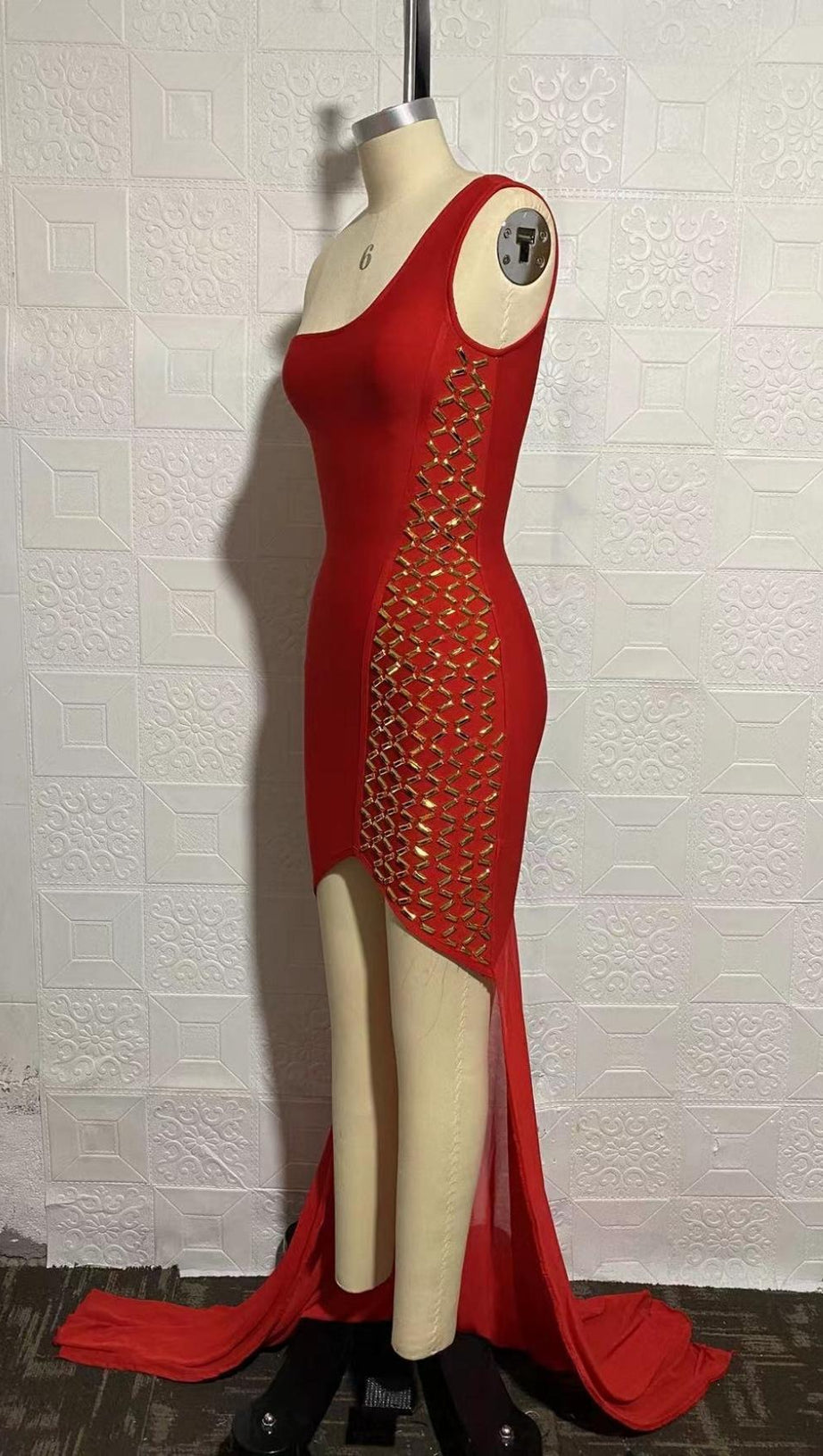 ONE SHOULDER MAXI DRESS IN RED