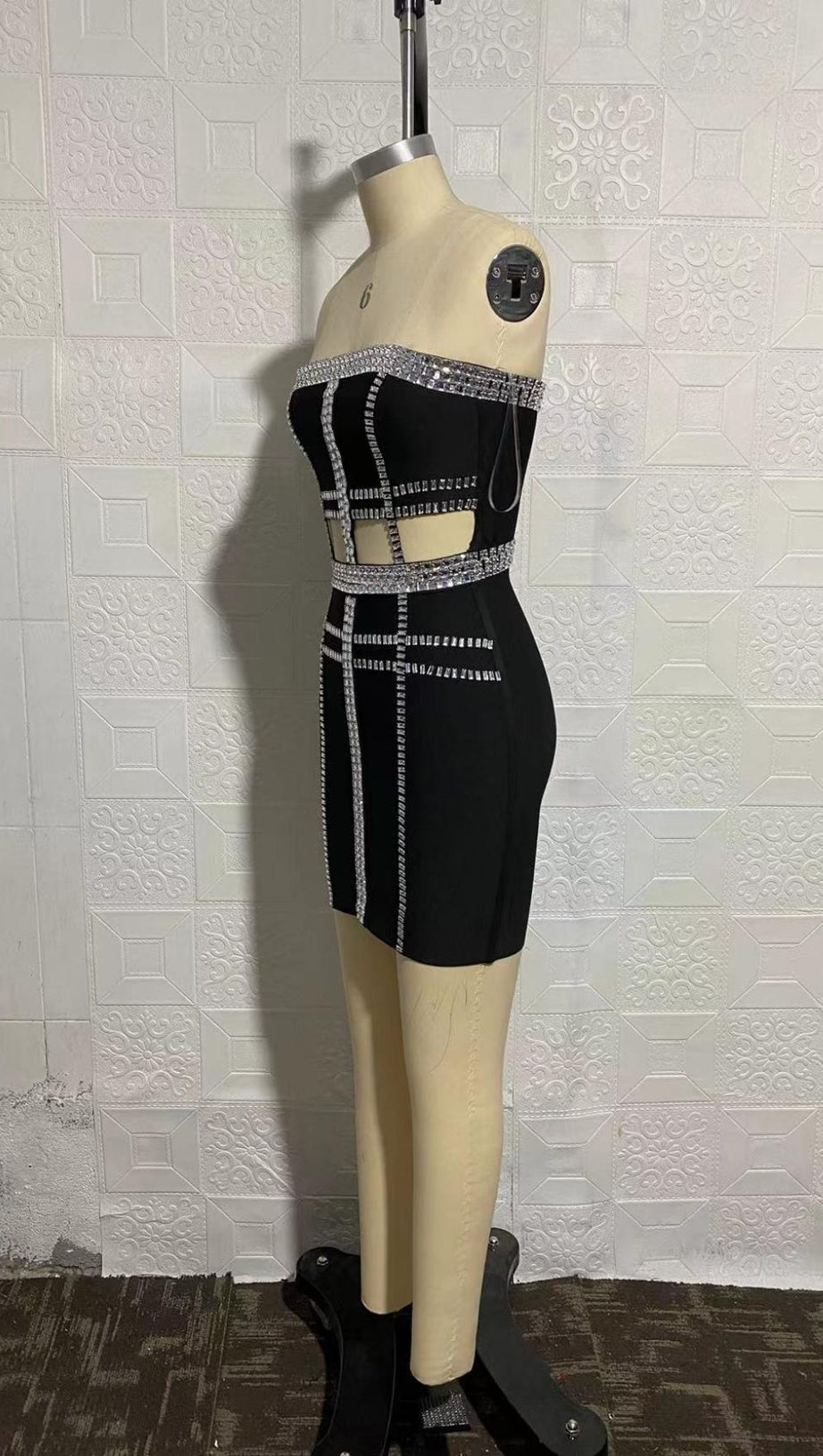 STRAPLESS MINI  DRESS IN BLACK