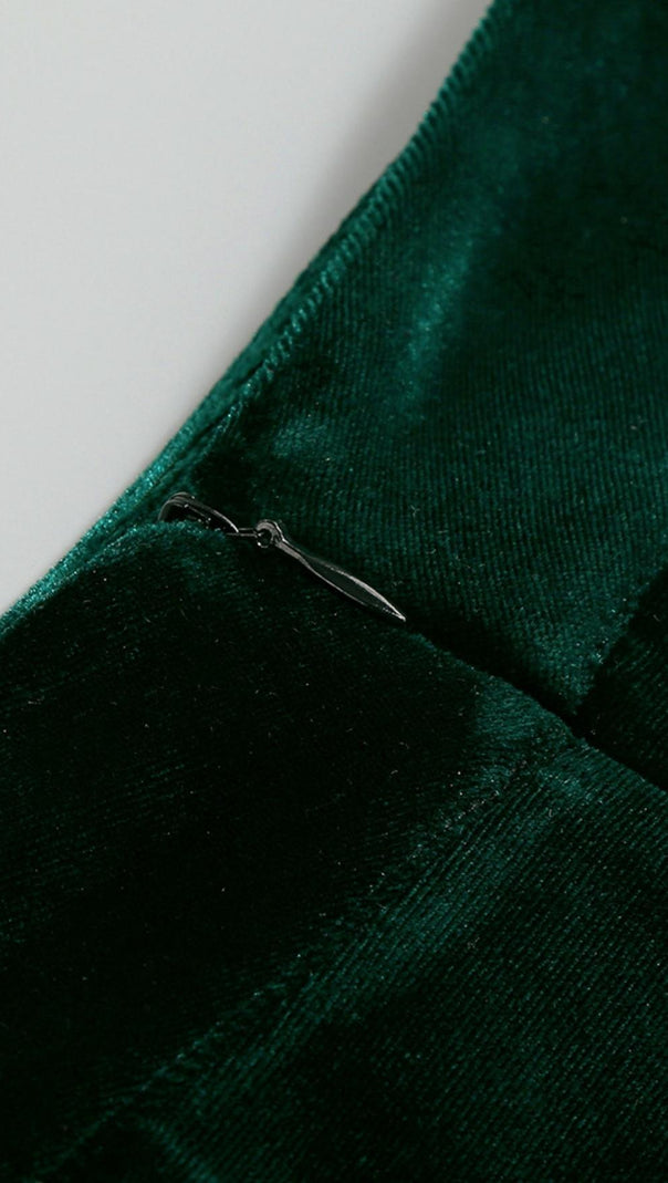 ZWEITEILIGES MINIKLEID IN GRÜN