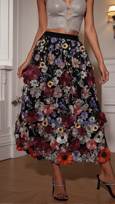AMORY FLOWER EMBROIDERED SKIRT IN BLACK