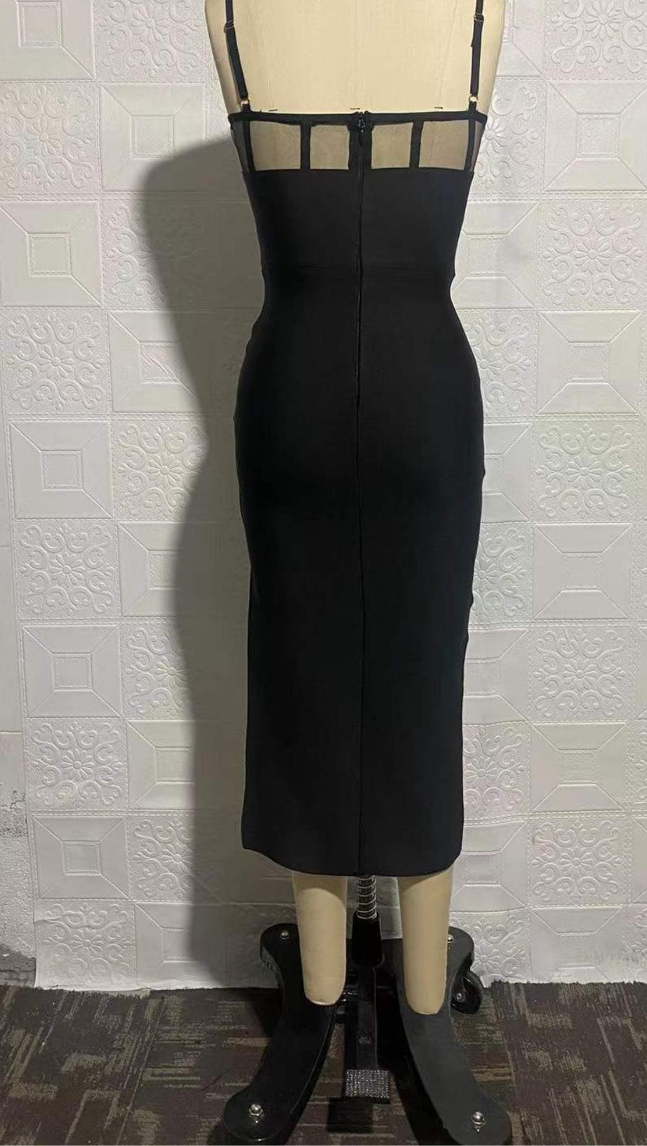 SPLIT MIDI DRESS IN BLACK