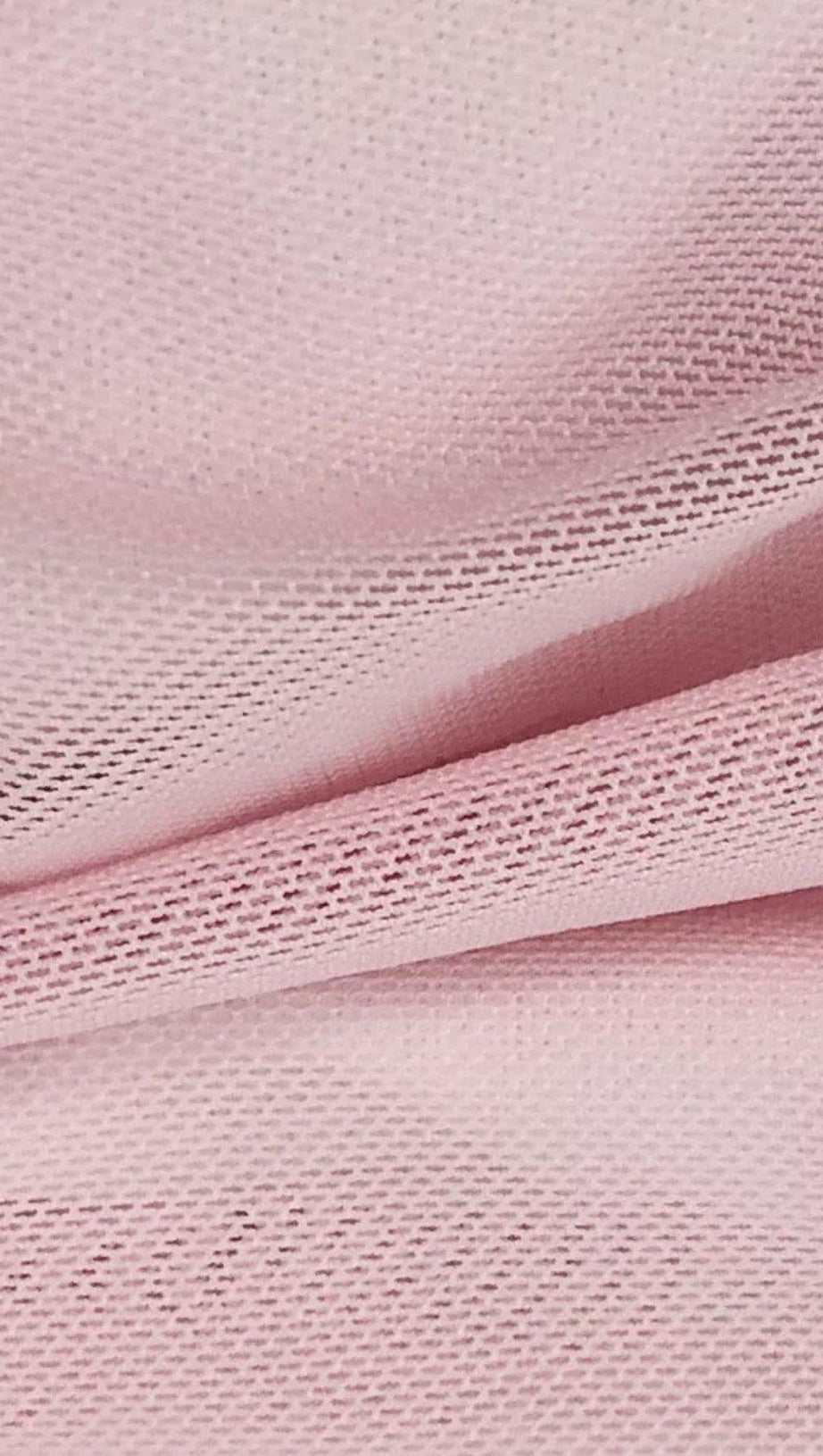 ABITO IN FILATO DI RETE CON SPALLE IN CARTA.