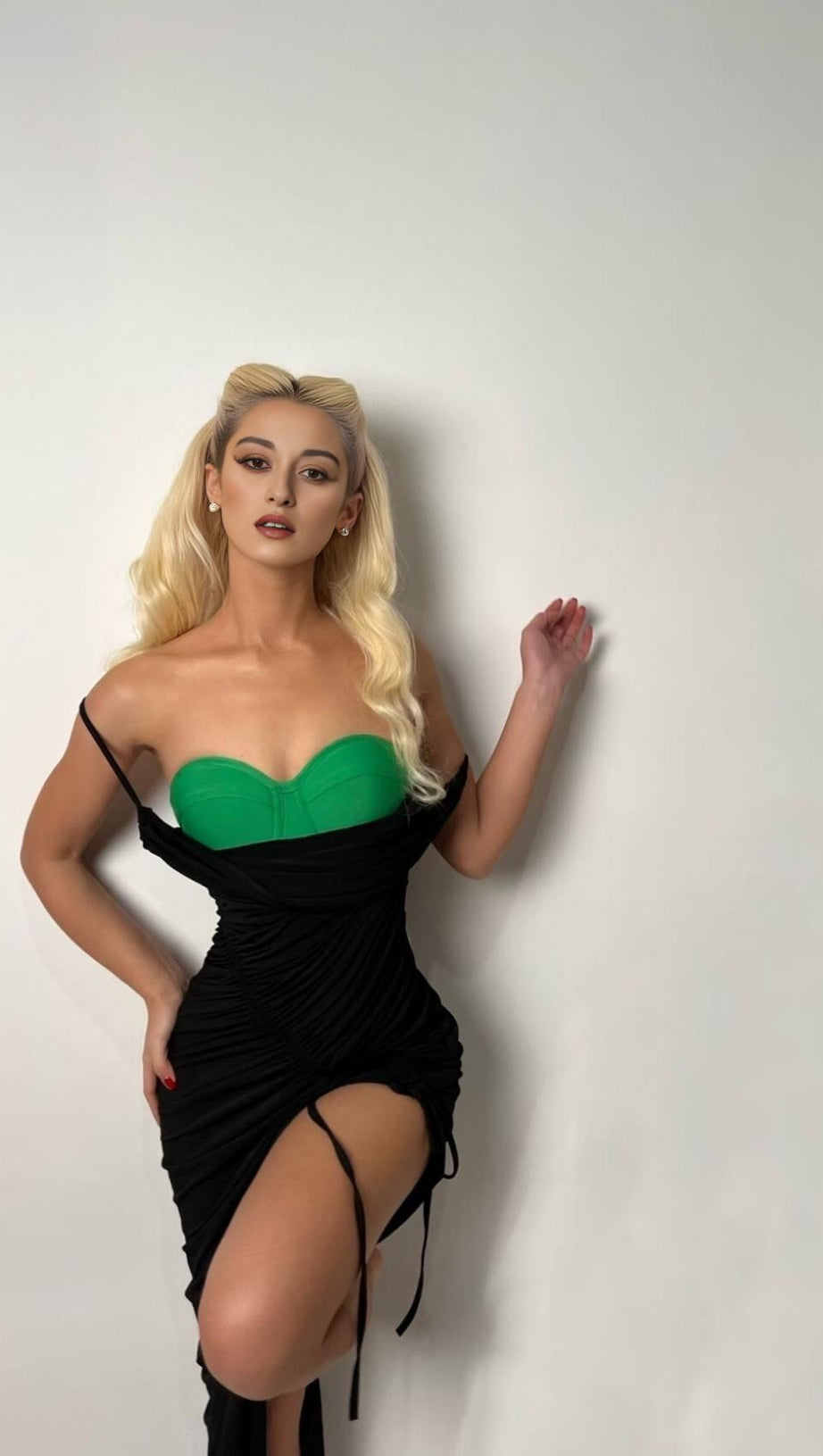 SPLIT MAXI DRESS IN BLACK