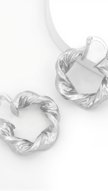 Maia – Klobige Creolen mit Twist