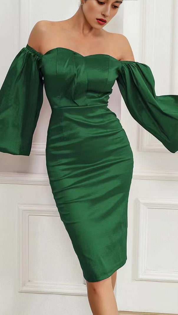 AIIZIE STRAPLESS LONG SLEEVE IN GREEN - product image