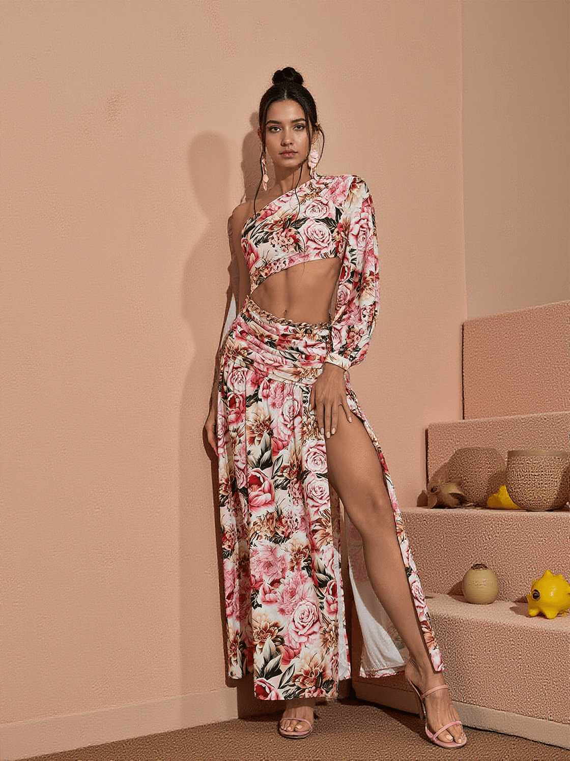 Annabella – One-Shoulder-Maxikleid mit Blumen- und Cut-Outs in Rosa