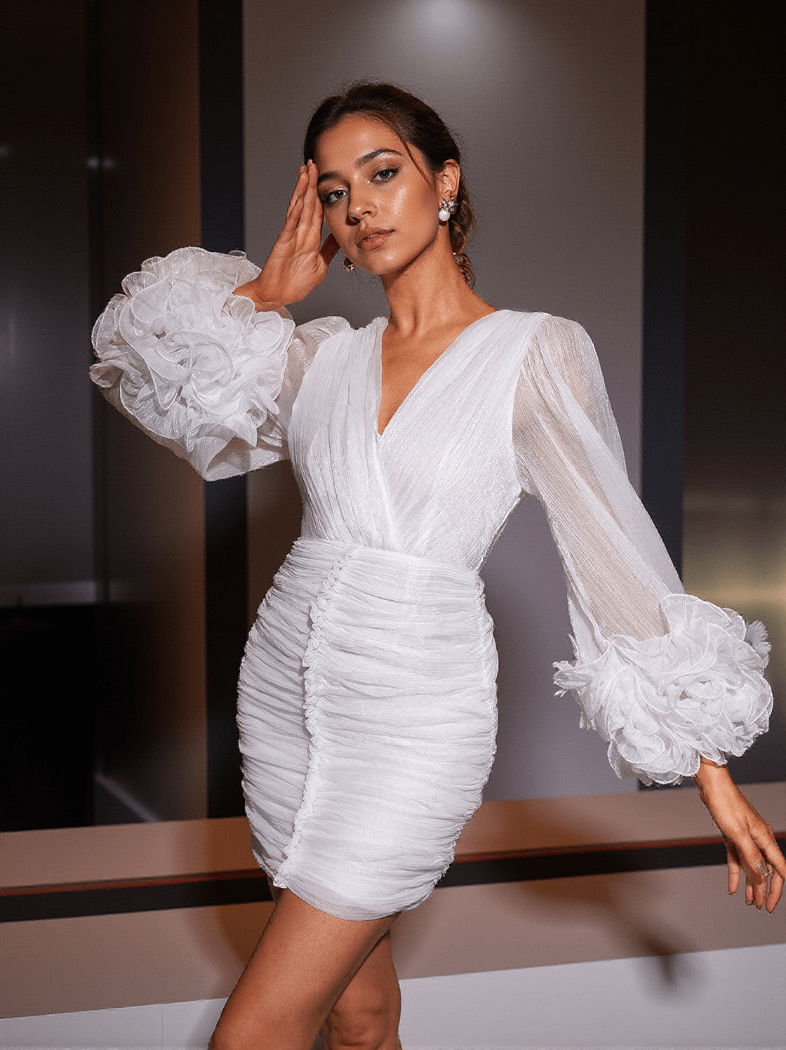 ABITO CORTO CON SCOLLO A V E RUCHES ANNELINE BIANCO