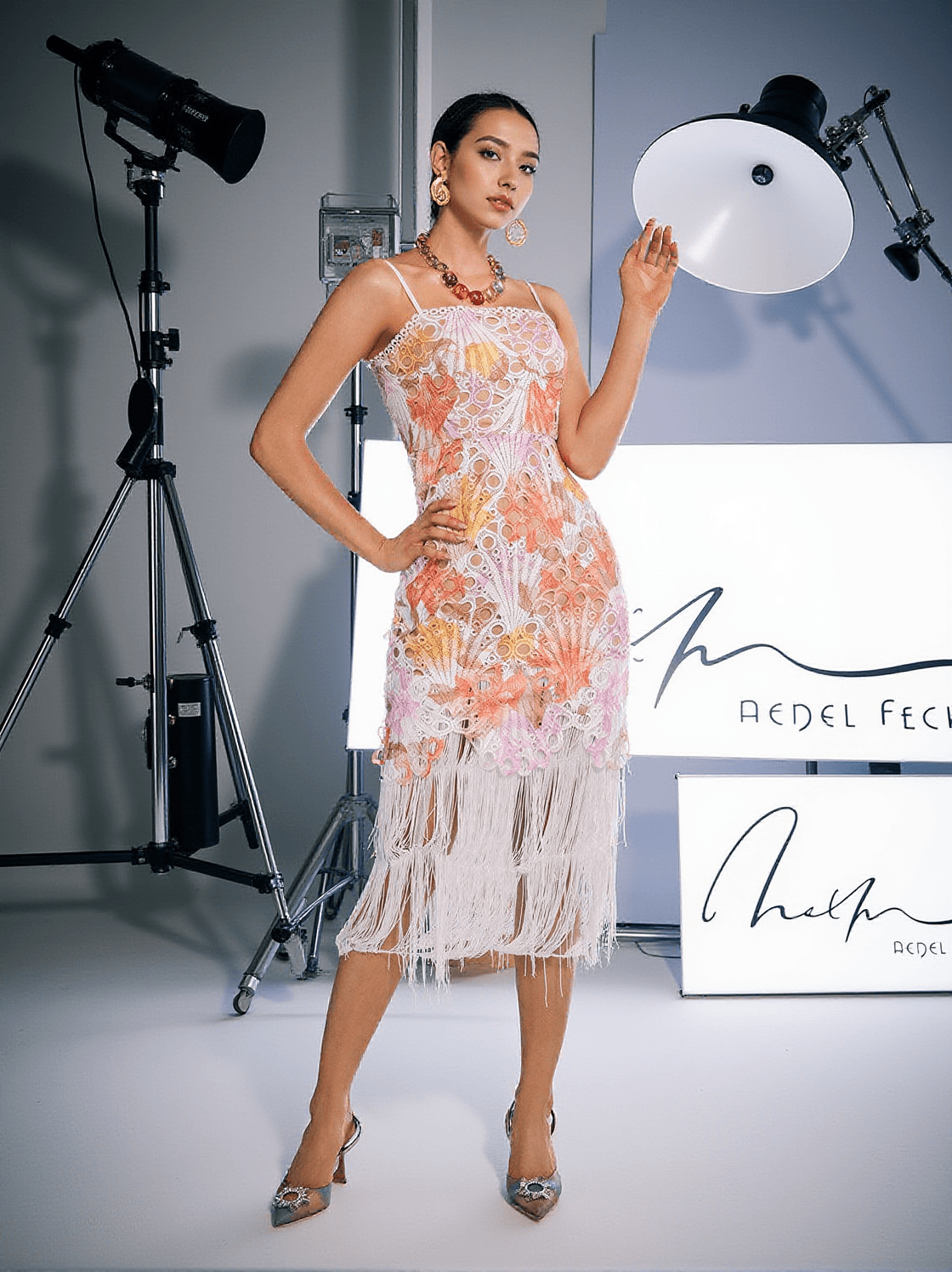 Jezreel – Besticktes Midikleid mit hohlen Fransen