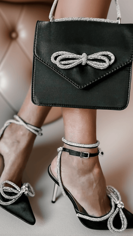 Cressida – Schuhe mit Strasssteinen und Schleife hinten