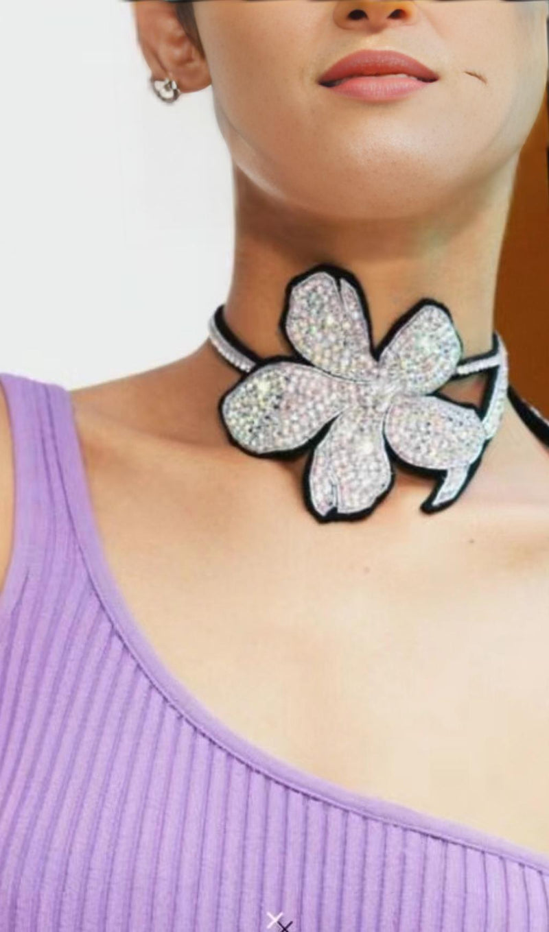 FLOWER DIAMOND NECKLACE