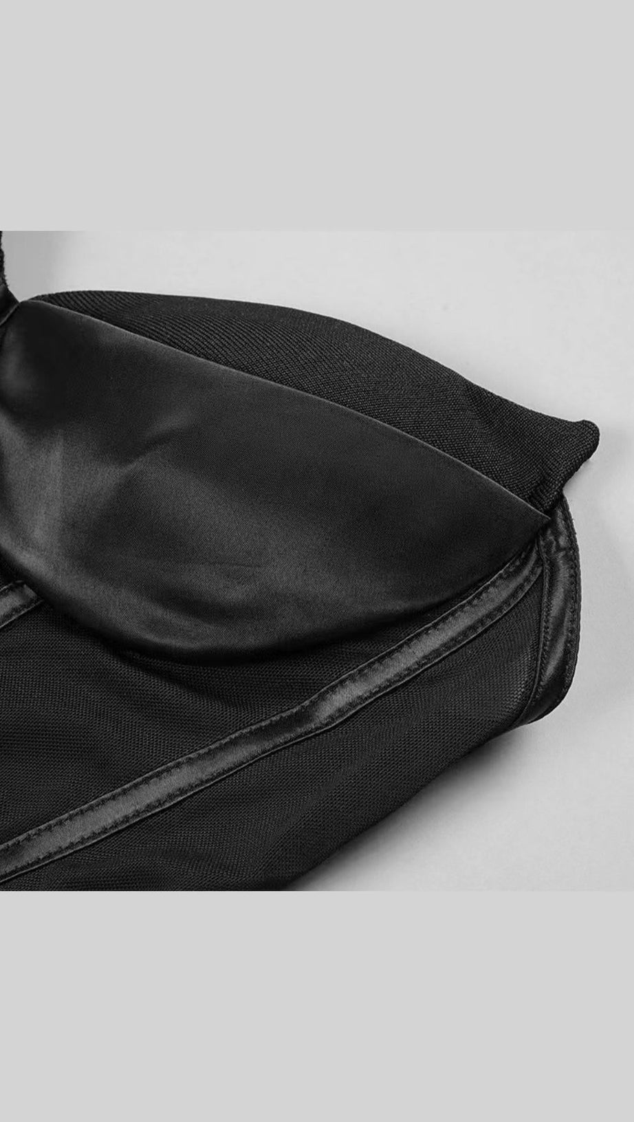 STRAPLESS FISHBONE TOPS IN BLACK