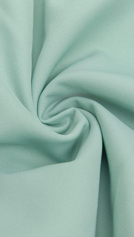 TUTA CON SCOLLO A V, MONOSPALLA, SCHIENA APERTA, GAMBA LARGA E BRETELLE