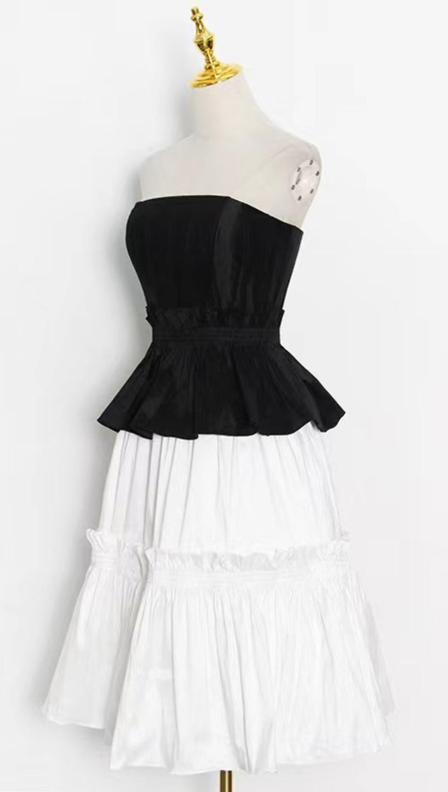 JOINT MIDI DRESS IN BLACK AND WHITE