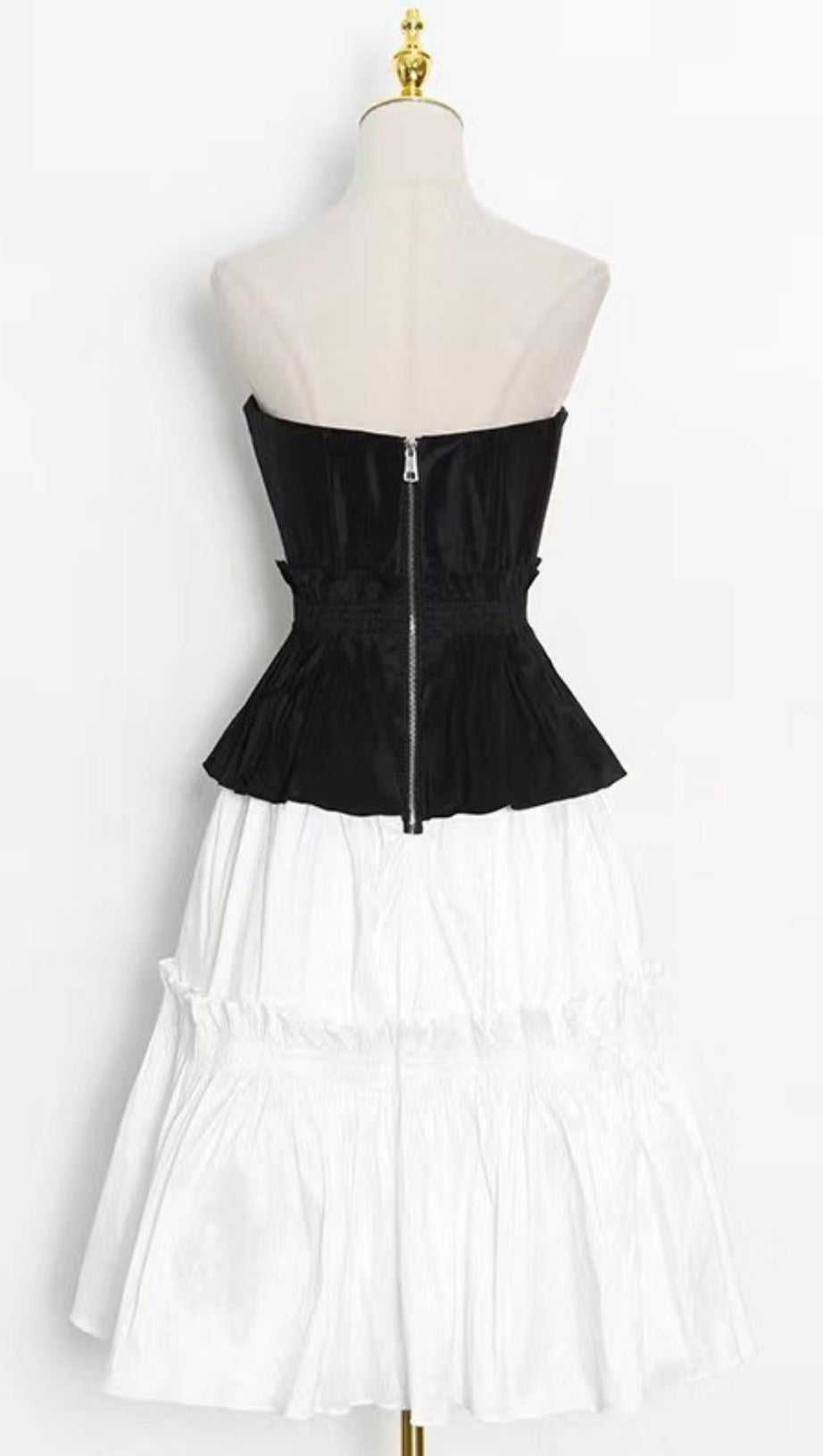 JOINT MIDI DRESS IN BLACK AND WHITE