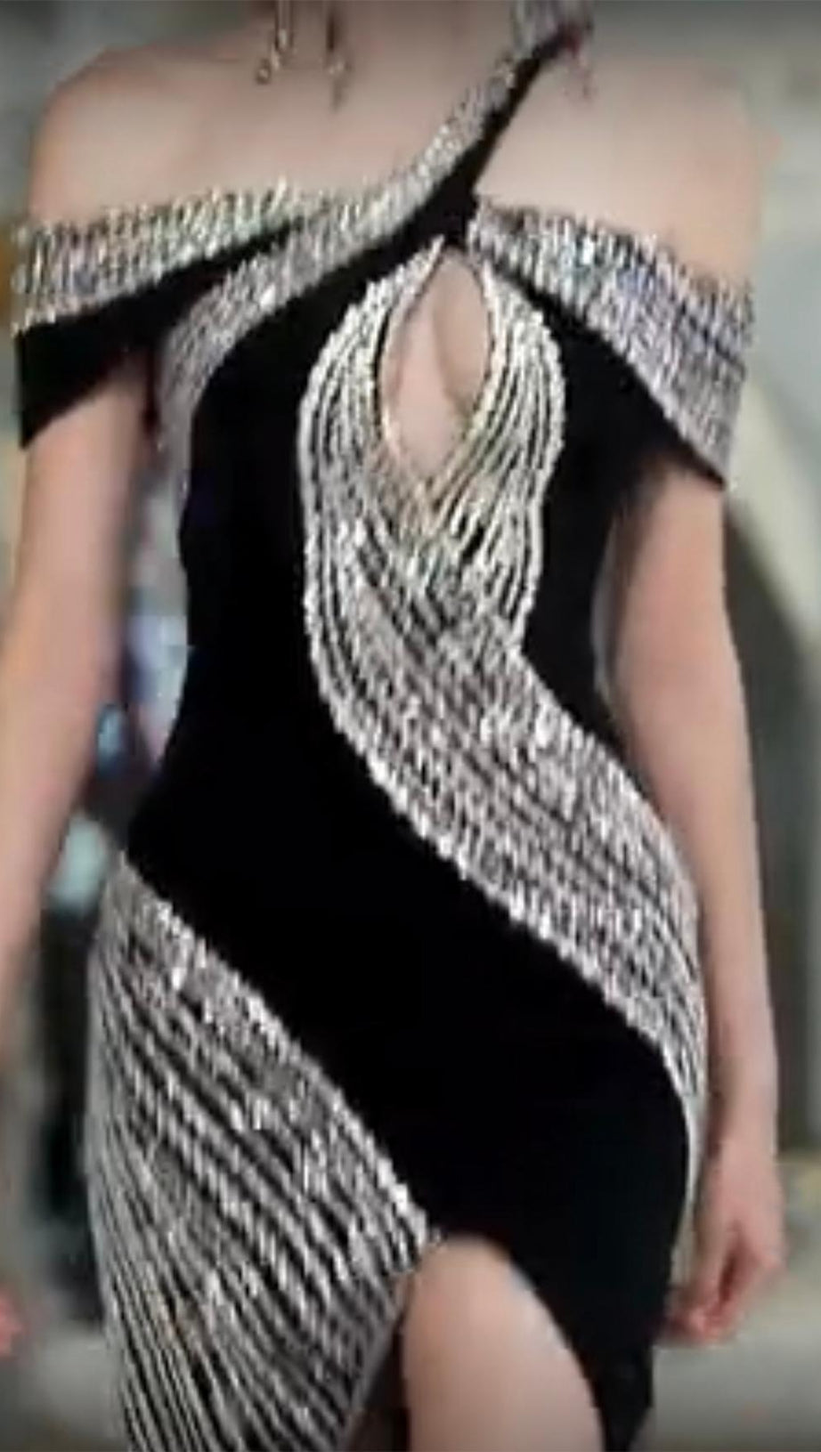 PEARL DRESS IN BLACK