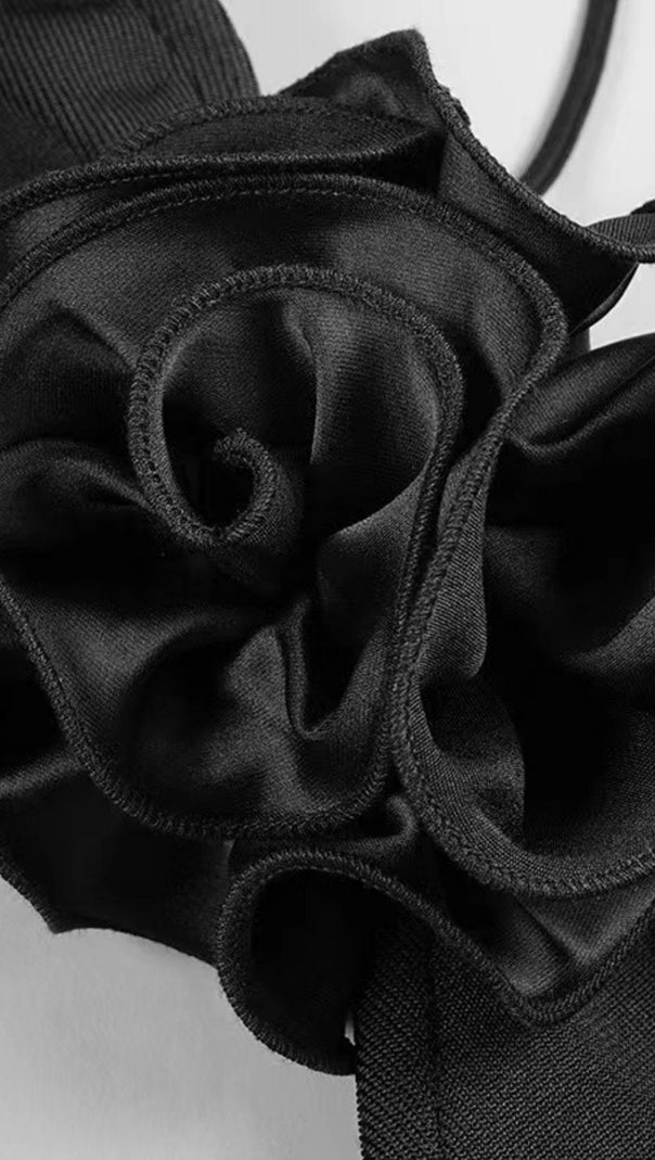 ABITO MIDI CON TAGLI IN NERO