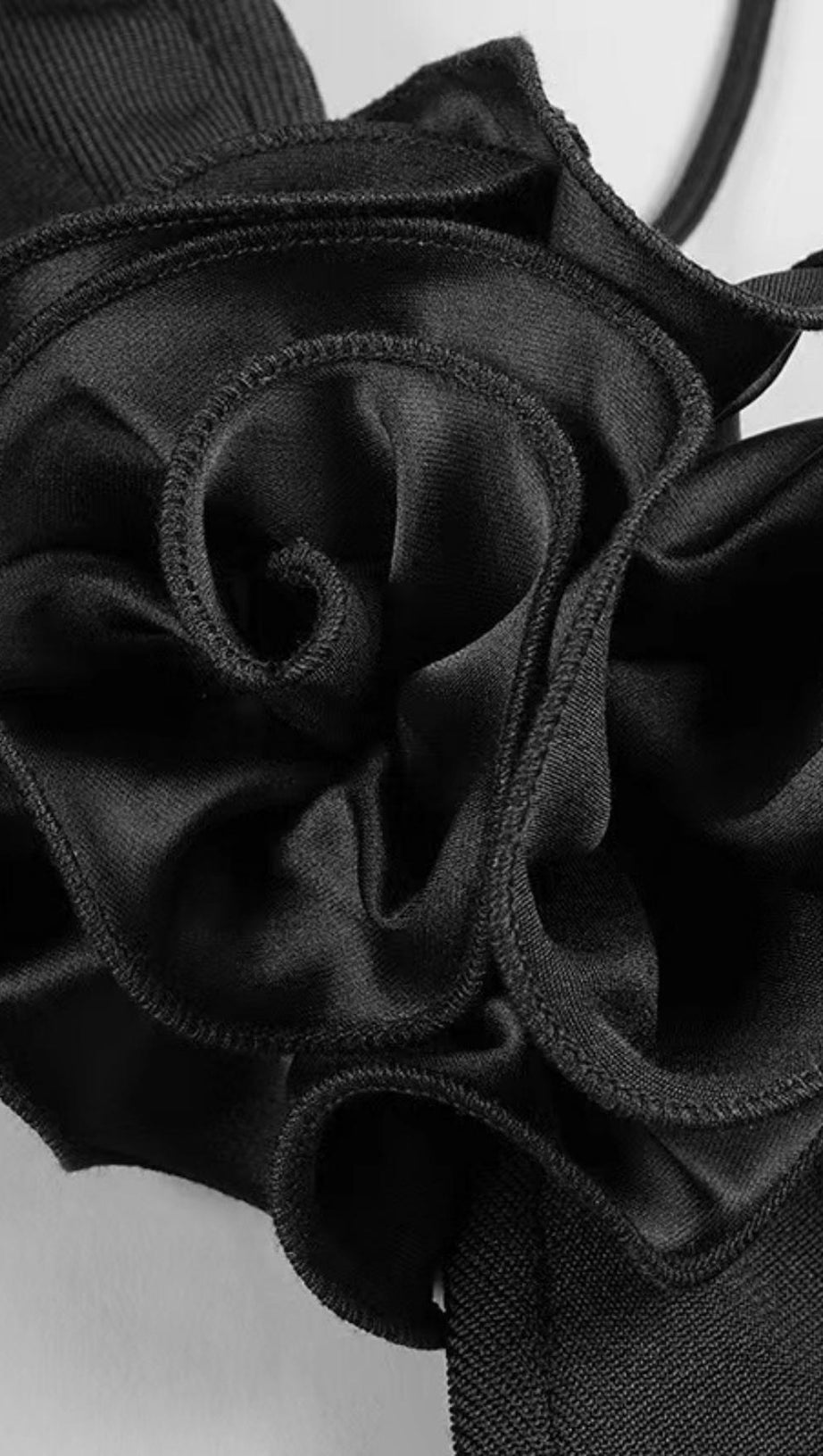 CUT OUT MIDI DRESS IN BLACK