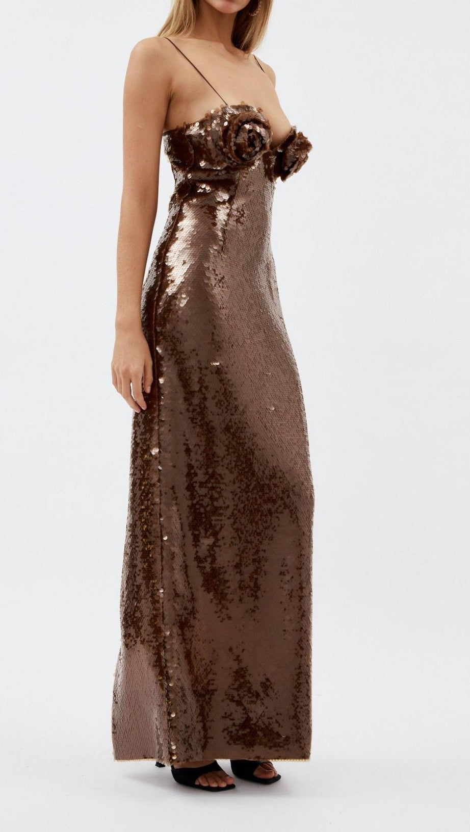 ABITO LUNGO CON PAILLETTES MARRONE