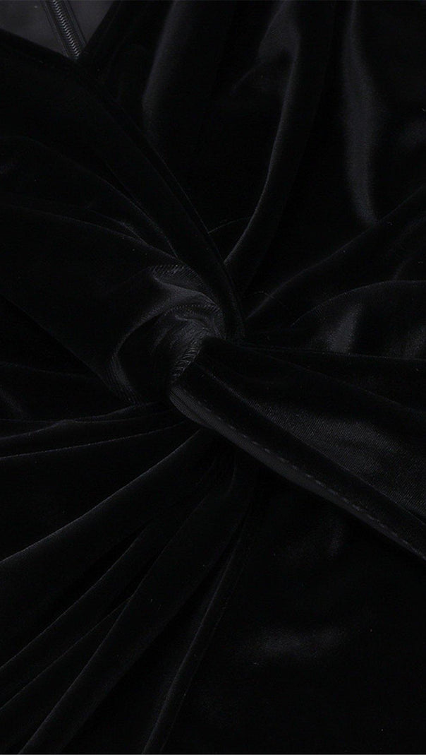 SCHWARZES SAMT-SATIN-KLEID MIT V-AUSSCHNITT 