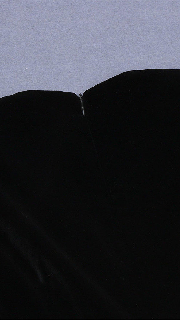SCHWARZES SAMT-SATIN-KLEID MIT V-AUSSCHNITT 