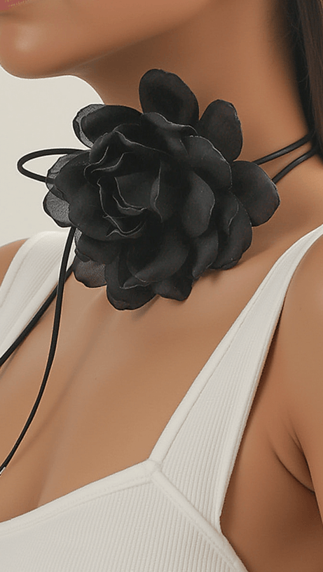 Brinny – Übergroßes Halsband mit Blumenmuster und Halskette