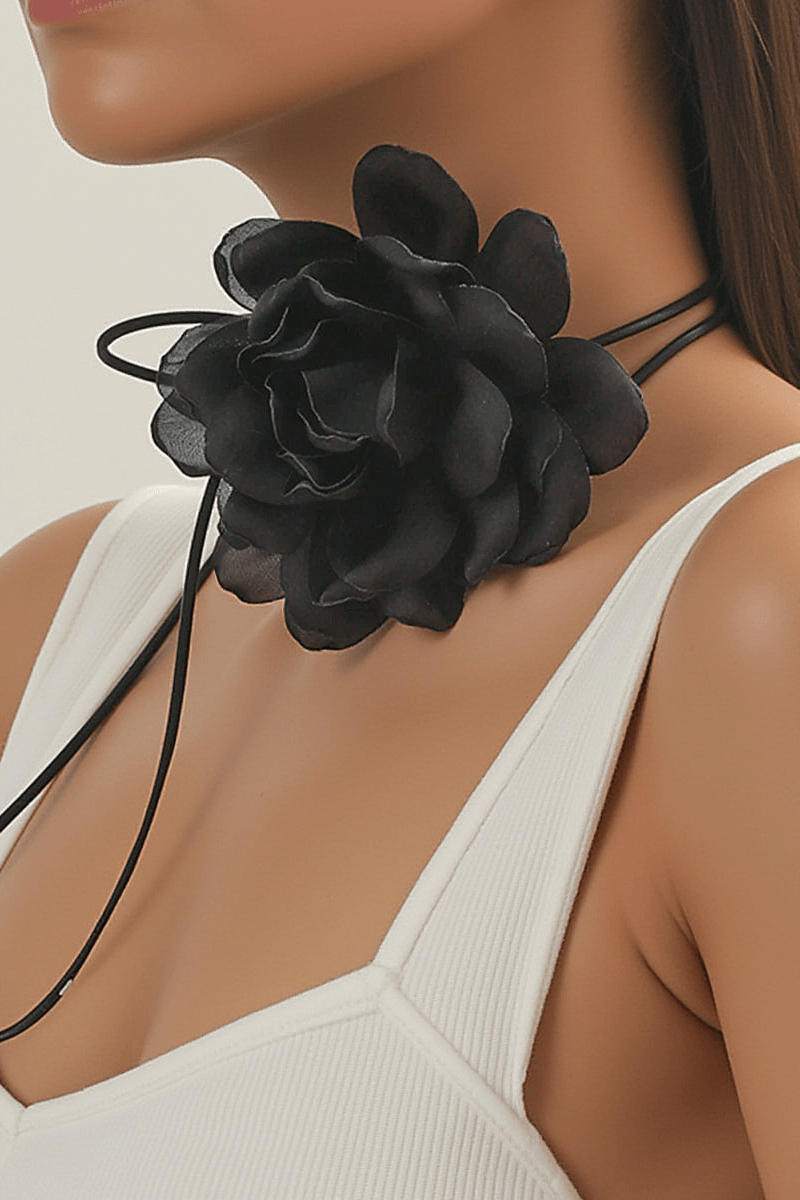 Brinny – Übergroßes Halsband mit Blumenmuster und Halskette