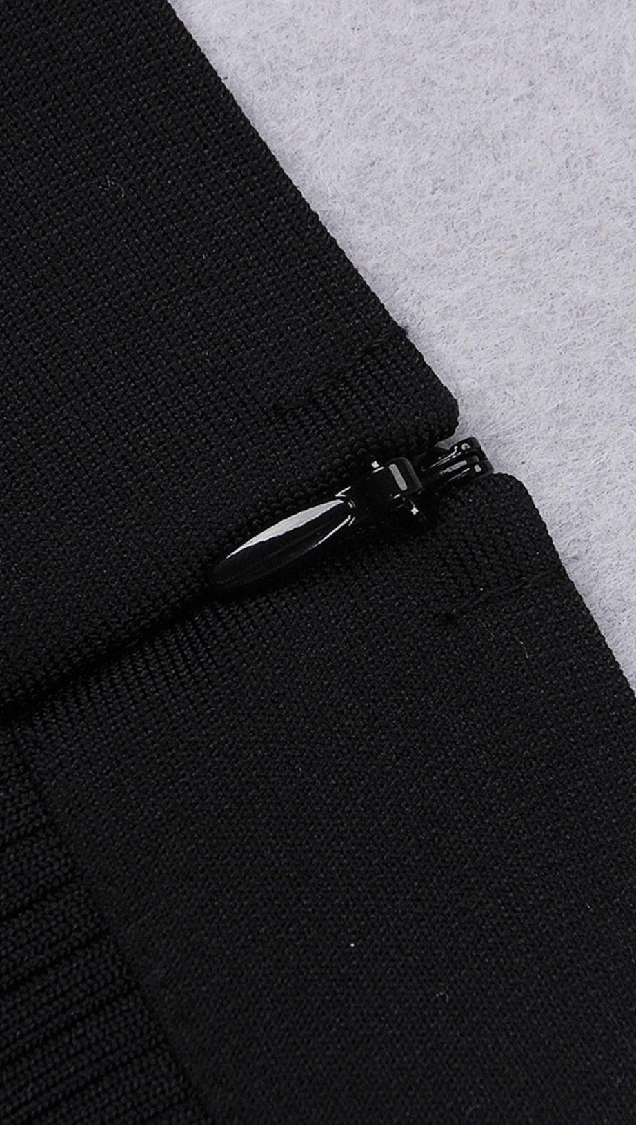 ZWEITEILIGES SET STRICK-MINIKLEID IN SCHWARZ 