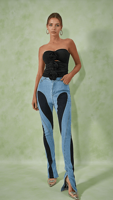 Demetria – Schwarzes Oberteil mit Blumenausschnitt