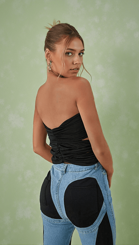 Demetria – Schwarzes Oberteil mit Blumenausschnitt