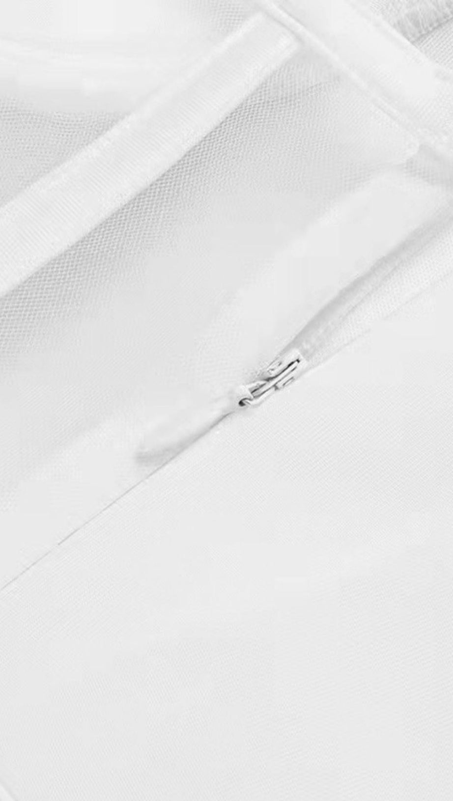 IRREGULAR STITCHING PETAL PLEATED DRESS IN WHITE