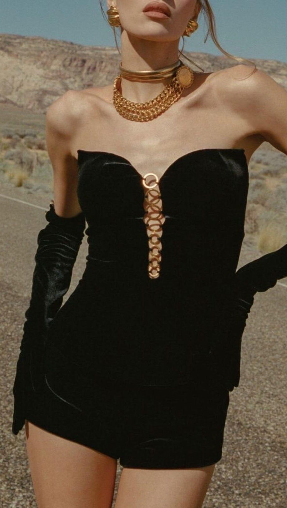 BLACK PLAIN CUTOUT HOOP ACCENT TUBE TOP & SHORTS