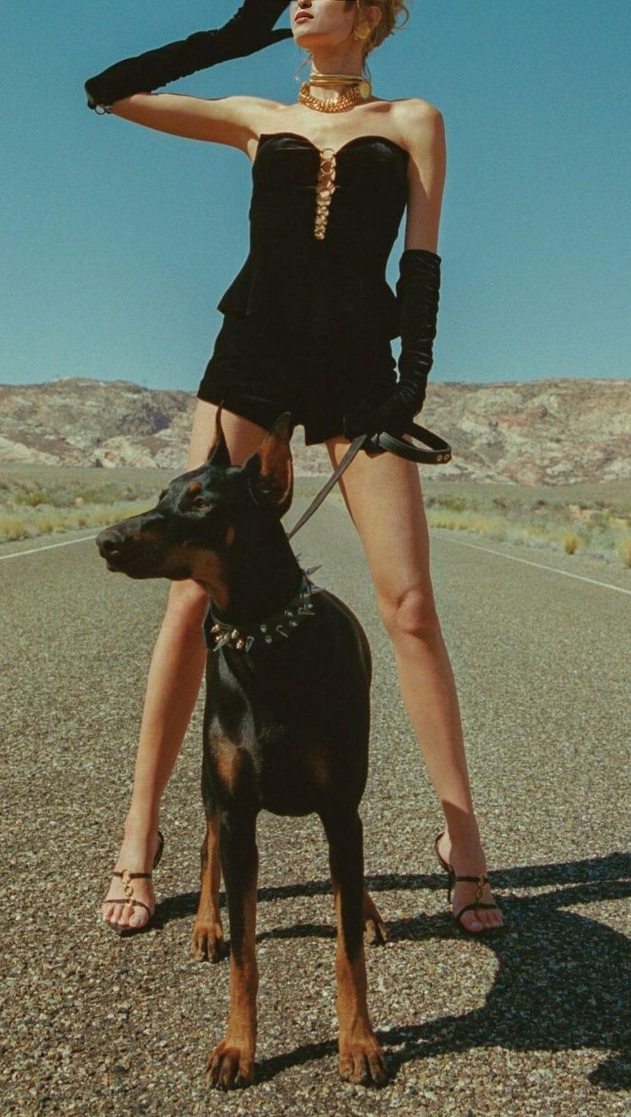 BLACK PLAIN CUTOUT HOOP ACCENT TUBE TOP & SHORTS