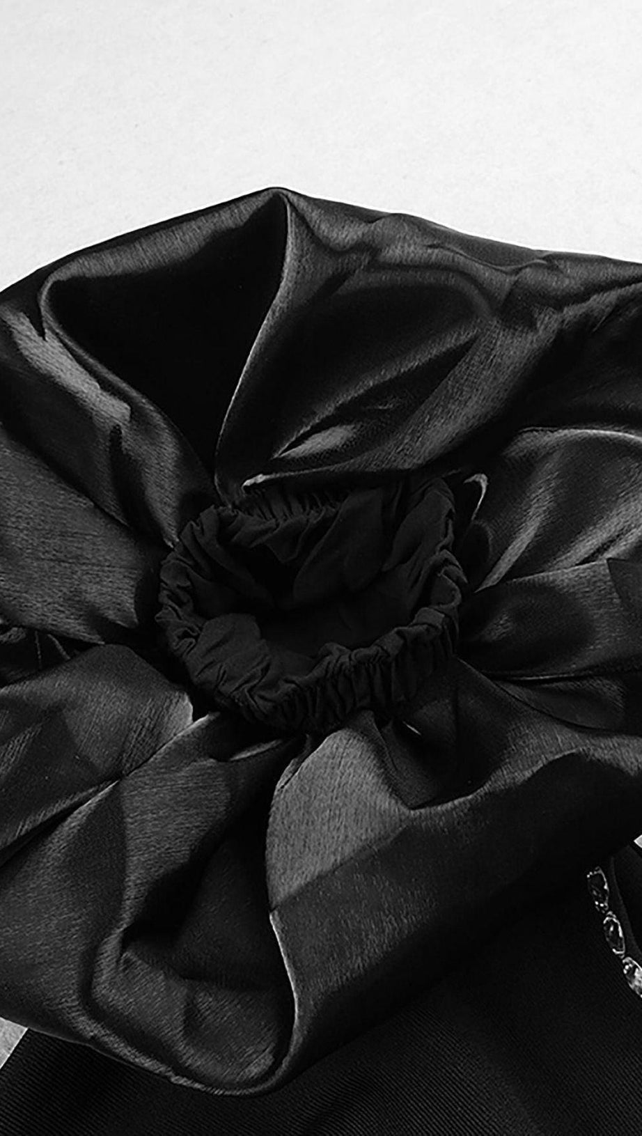 PUFF SLEEVE BANDAGE MINI DRESS IN BLACK