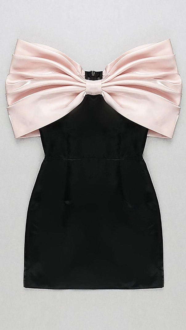 MINI ABITO IN RASO ROSA CON FIOCCO E SPALLE SCOPERTE, BIANCO
