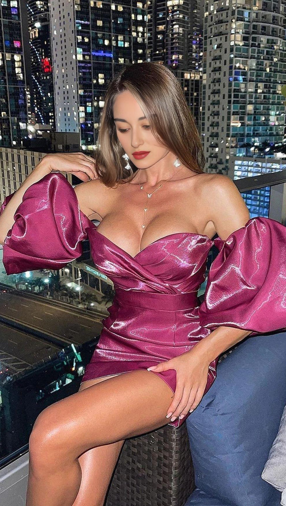 MINI ABITO IN RASO CON MANICHE A SBUFFO ROSSO