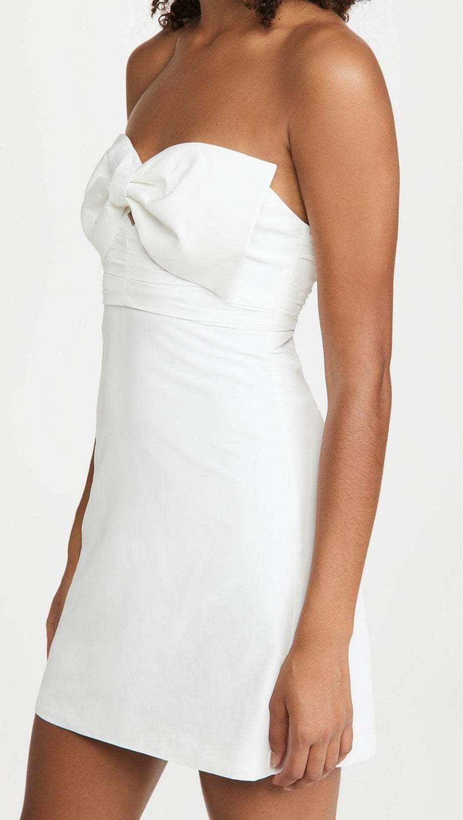 MINIKLEID AUS KRISTALL-SATIN IN WEISS