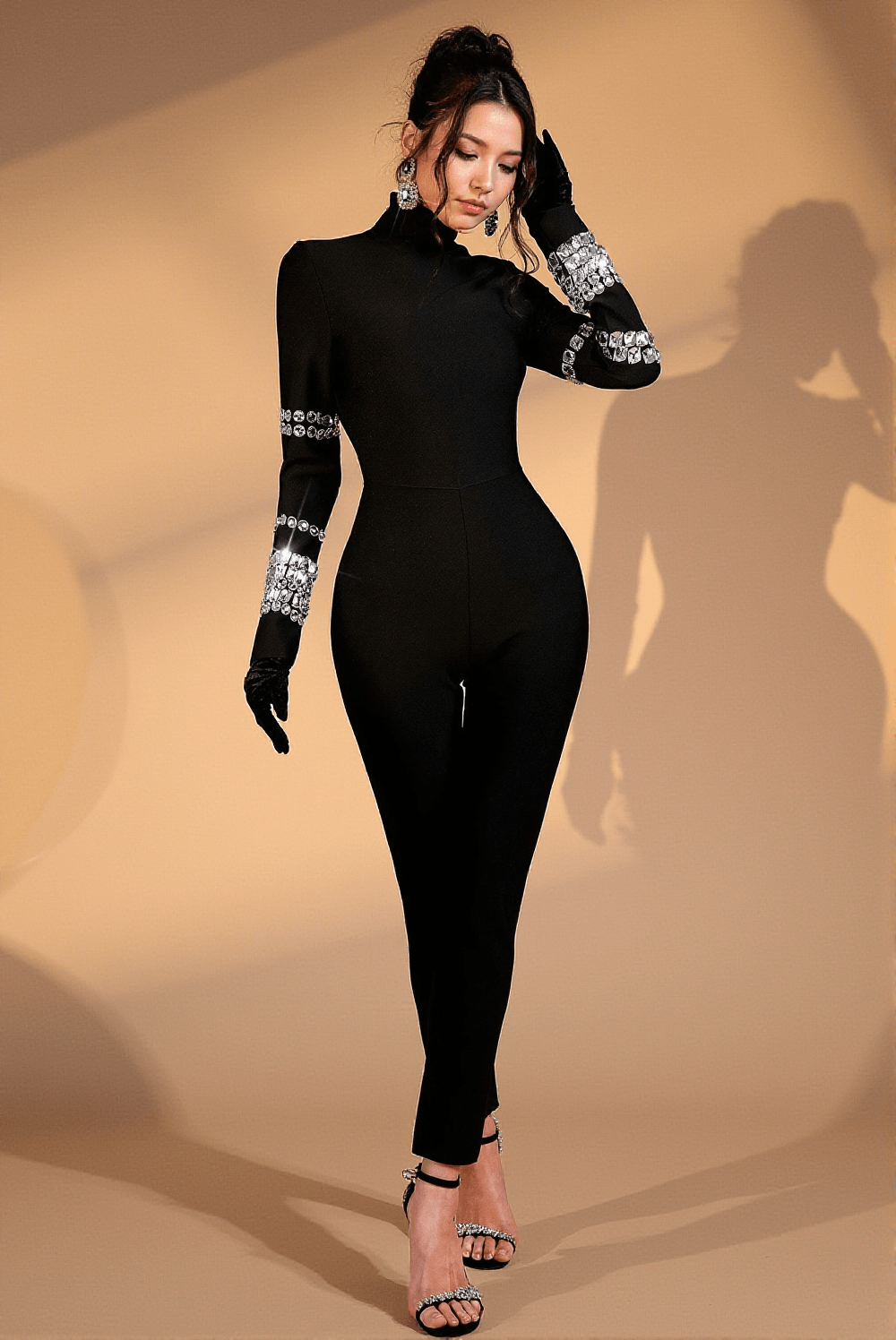 Emilee – Jumpsuit mit Kristallen und hohem Kragen