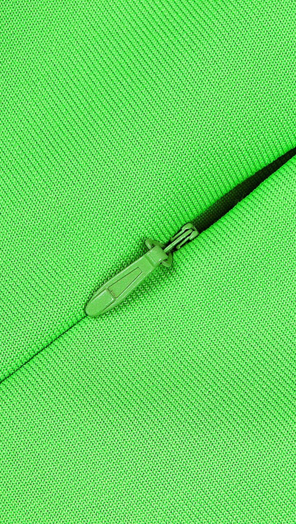 TRÄGERLOSES BANDAGE-MIDIKLEID IN GRÜN