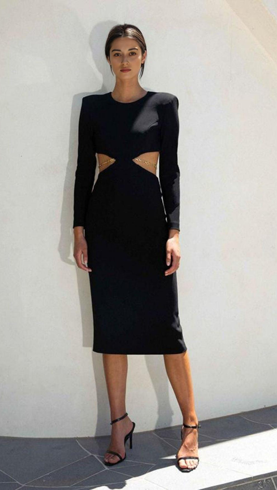 SCHWARZES RÜCKENFREIES MIDIKLEID MIT KETTE