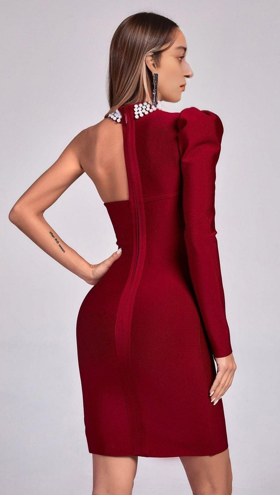 ROTES PERLEN-MINI-BANDAGE-KLEID MIT EINER SCHULTER