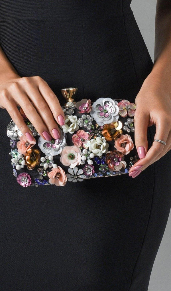 FLORAL ENBROIDERY CLUTCH - BLACK