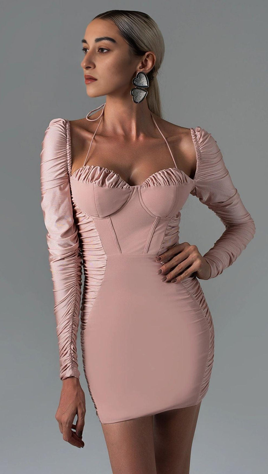 Dunkelrosa Minikleid mit Rüschen