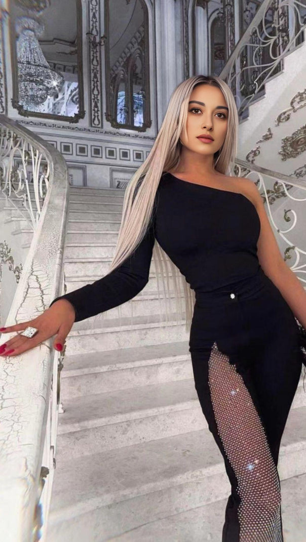 AIIZIE BLACK ONE-SIDE SLEEVED JUMPSUIT - product image