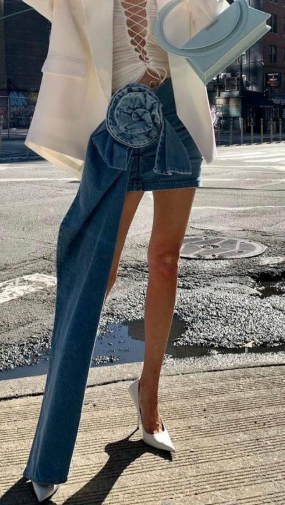 MOICU BLUMEN-JEANSROCK MIT ASYMMETRISCHEM SAUM