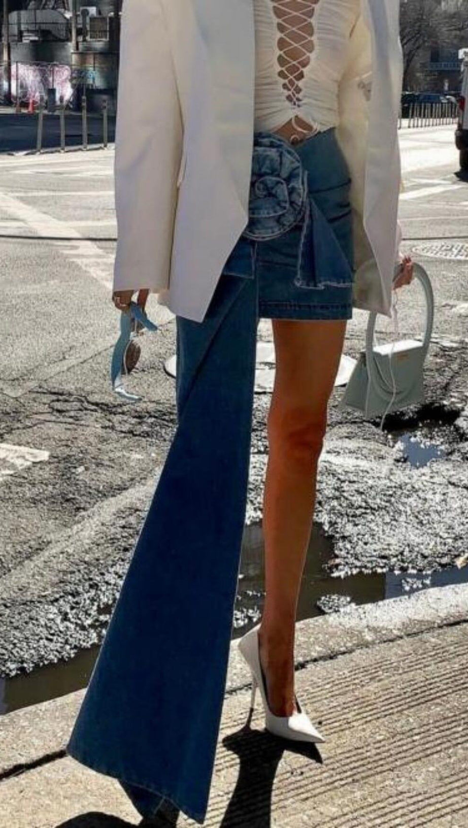 MOICU BLUMEN-JEANSROCK MIT ASYMMETRISCHEM SAUM