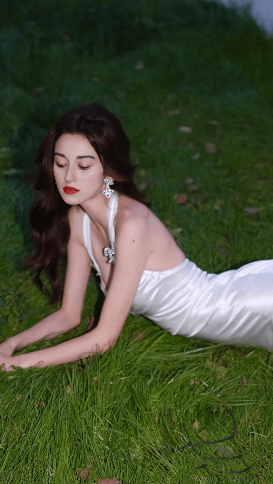 WHITE STAIN DIAMOND DRESS