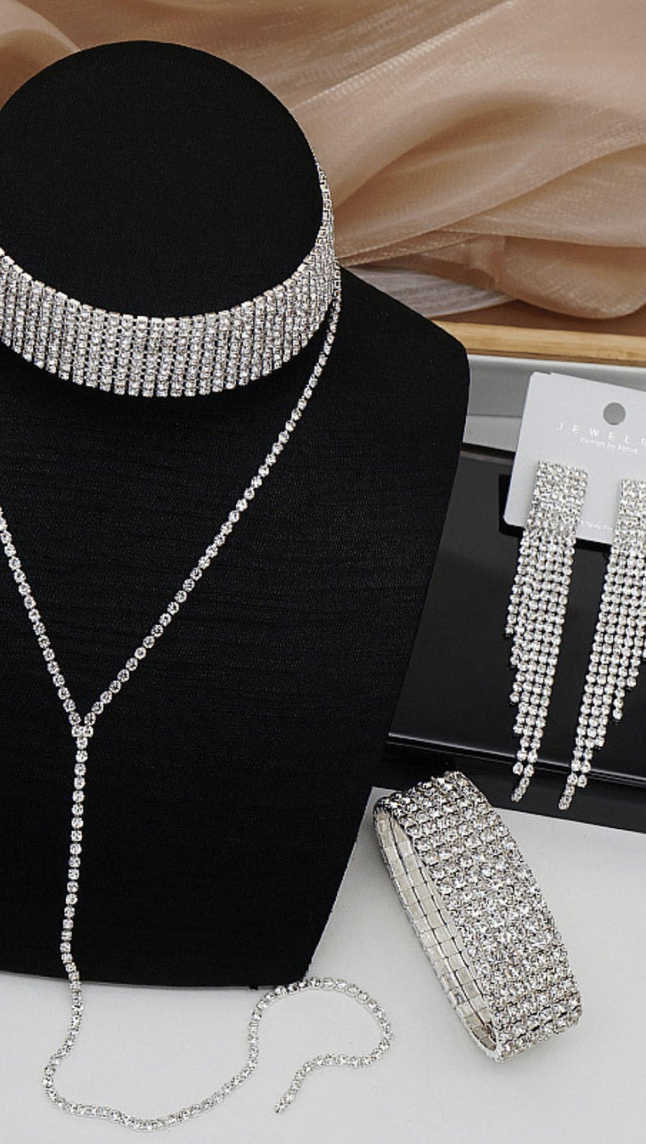 FULL DRILL THREE-PIECE SUIT