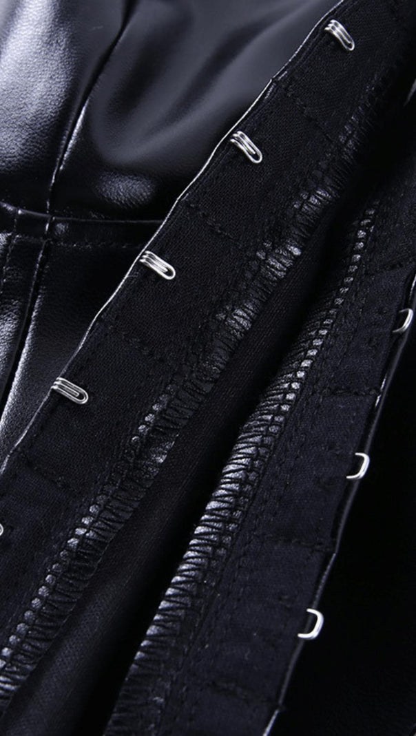 GILET SLIM FIT CON SCOLLO A U